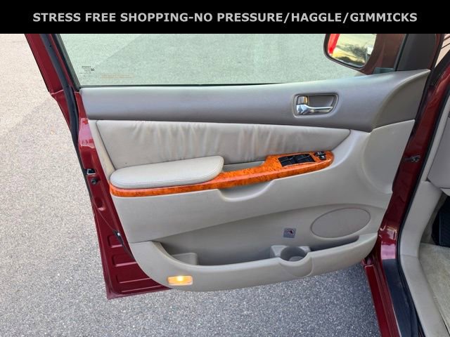 Used 2010 Toyota Sienna XLE image 15