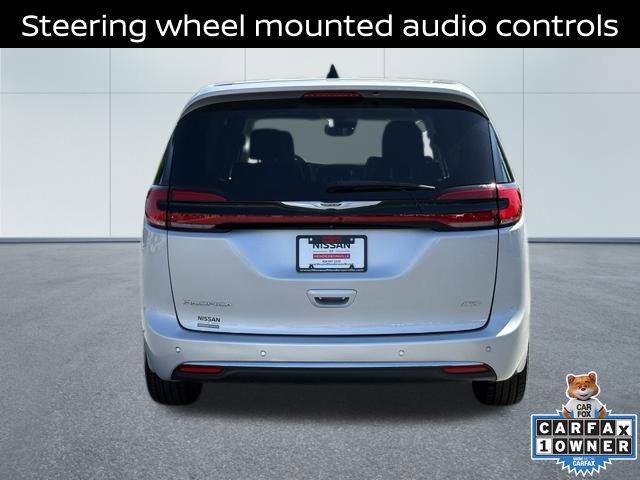 Used 2023 Chrysler Pacifica Touring-L AWD/4WD image 11