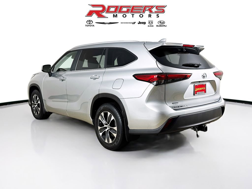 Certified 2023 Toyota Highlander XLE image 5
