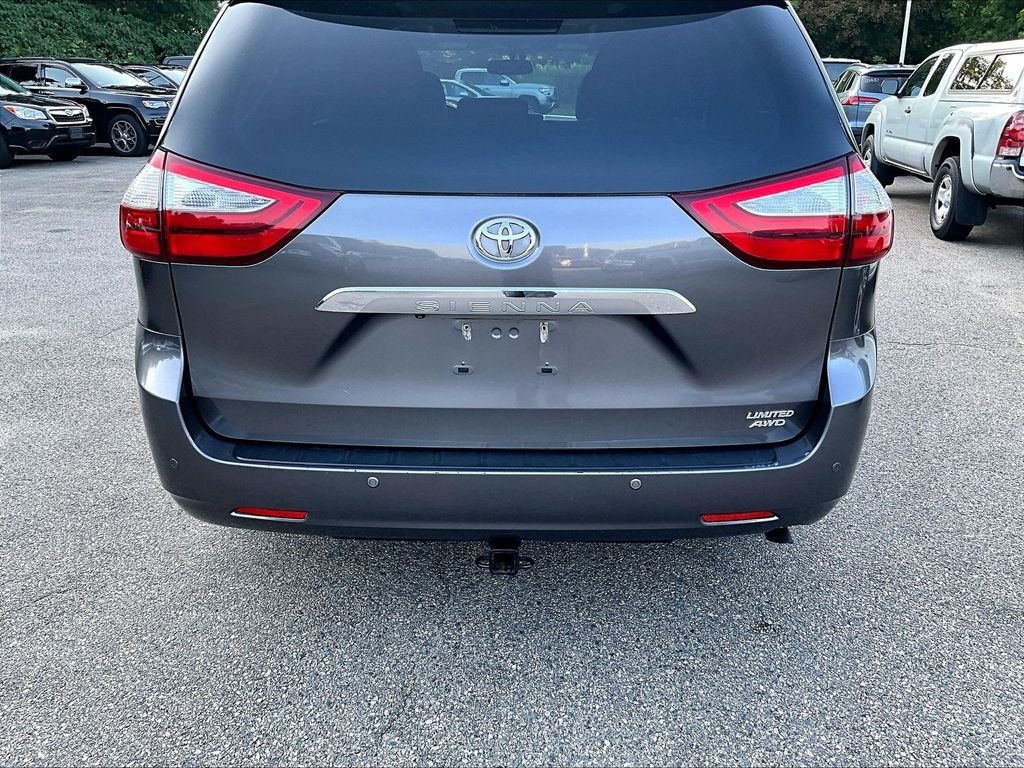 Used 2017 Toyota Sienna Limited Premium w/ Preferred Accessory Package AWD/4WD image 10