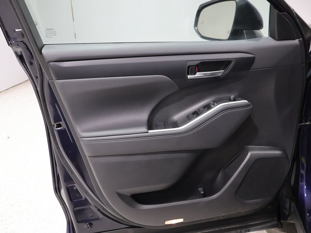 Certified 2024 Toyota Highlander XLE AWD/4WD image 12