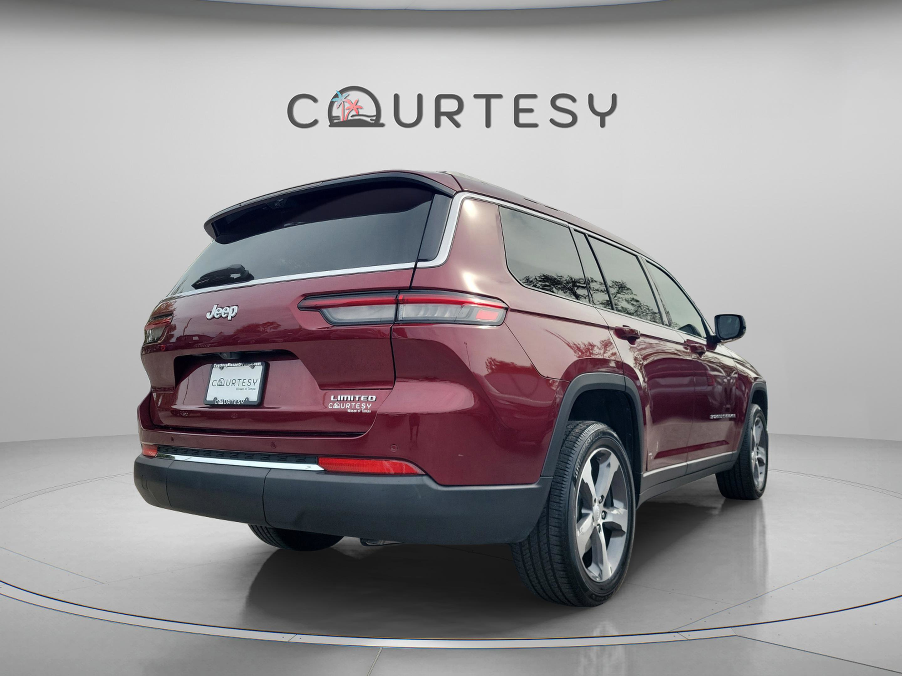 Used 2023 Jeep Grand Cherokee L Limited w/ Luxury Tech Group II image 5