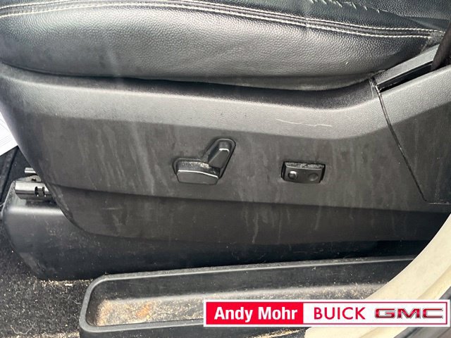 Used 2016 Chrysler Town & Country Touring w/ Driver Convenience Group FWD image 21