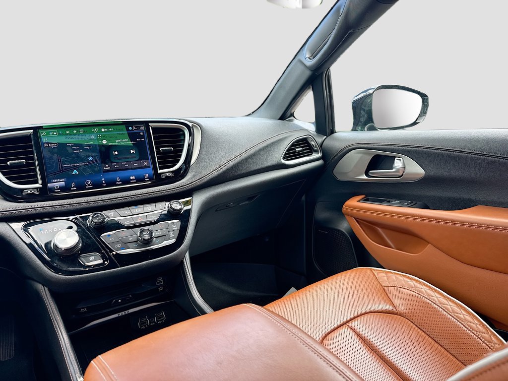 Used 2024 Chrysler Pacifica Pinnacle FWD image 27