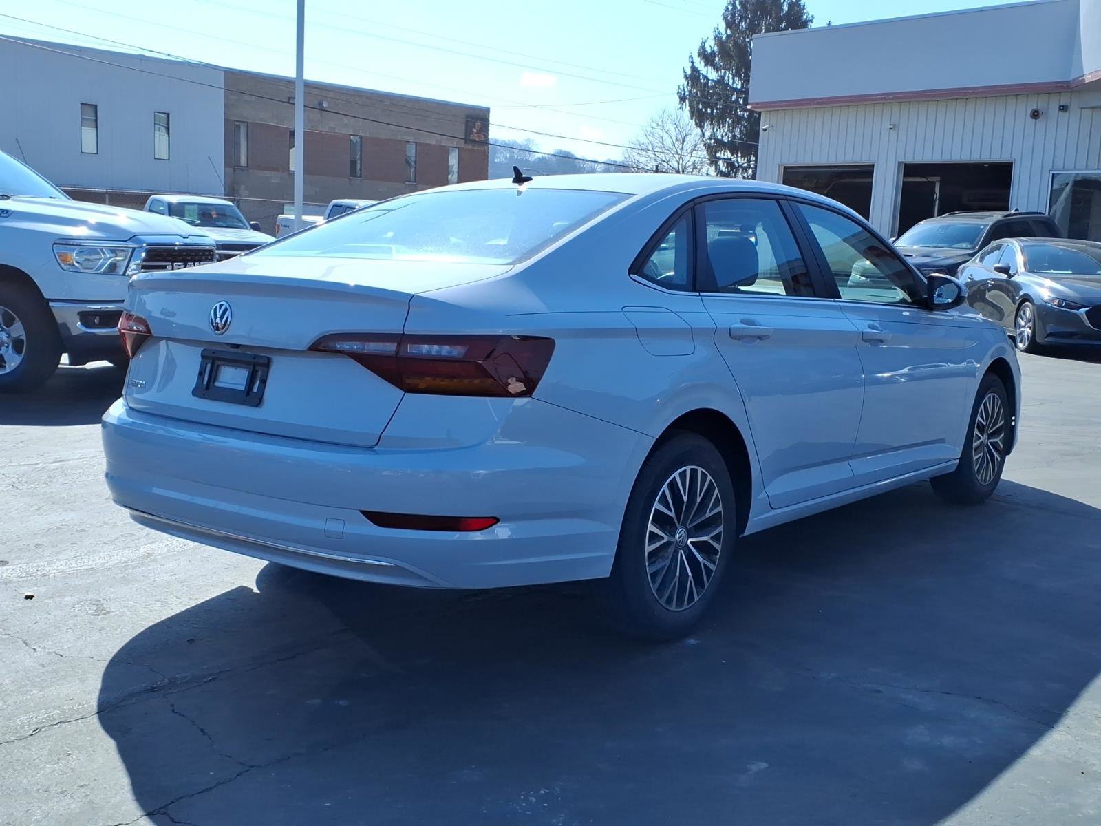 Used 2019 Volkswagen Jetta SE image 4