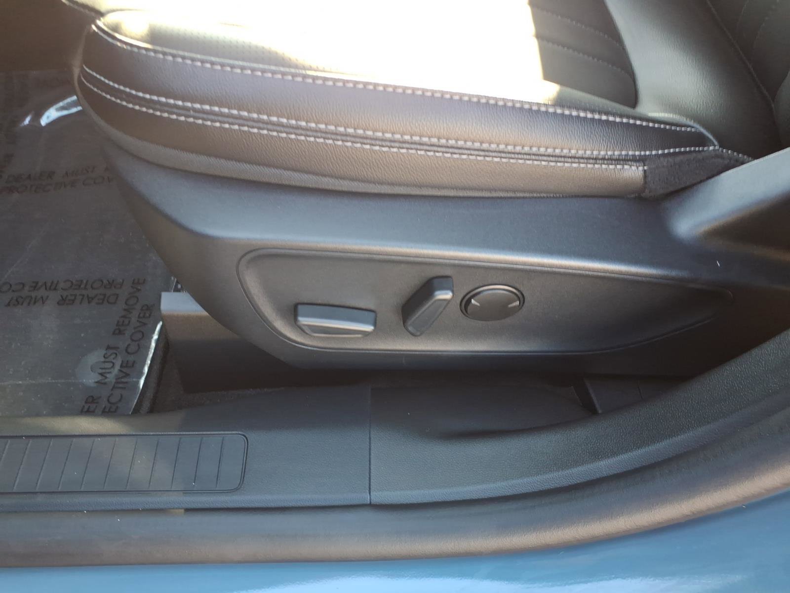 Used 2026 Ford Escape Platinum w/ Premium Technology Package AWD/4WD image 13