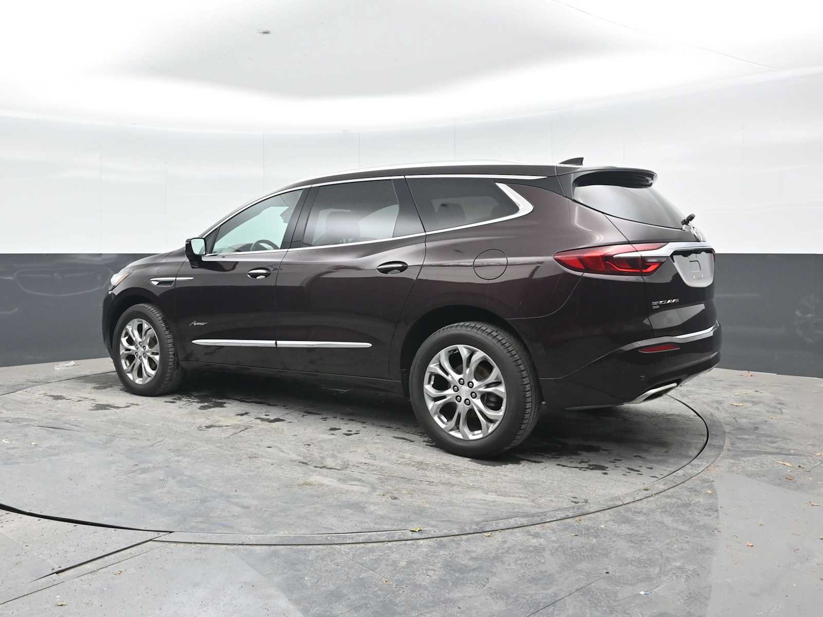 Used 2020 Buick Enclave Avenir w/ Avenir Technology Package AWD/4WD image 2
