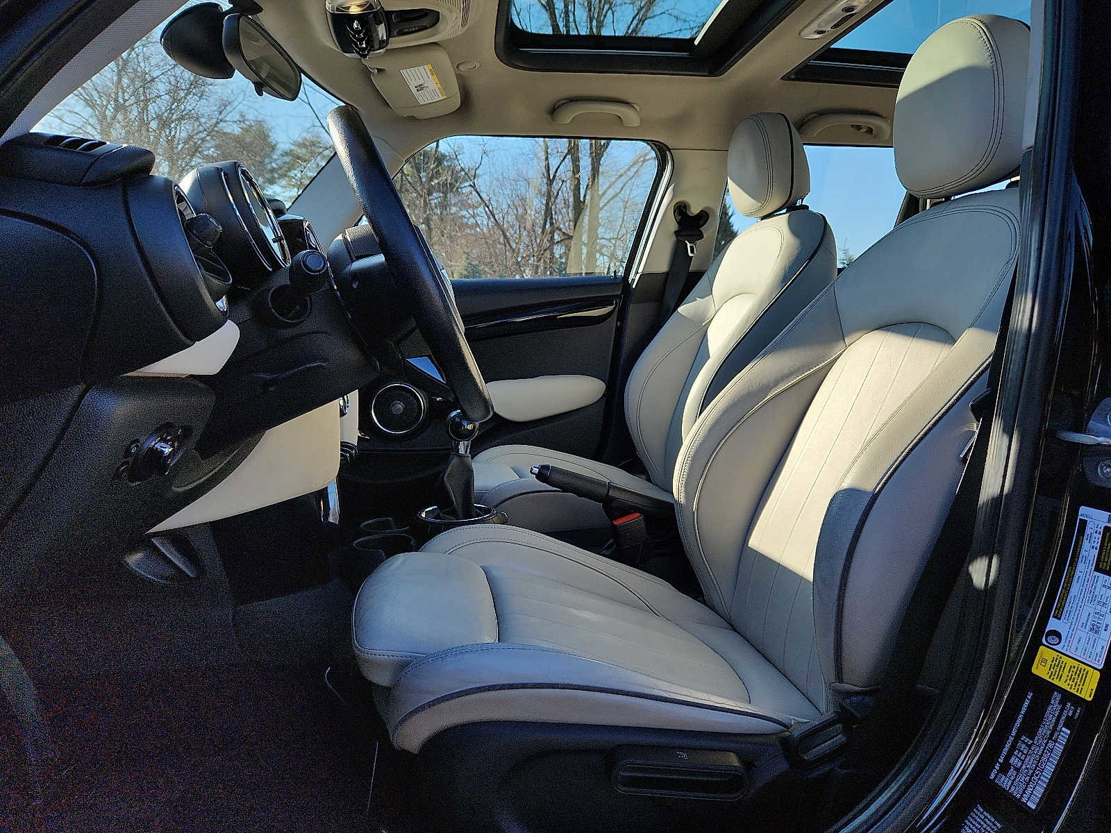 Used 2016 MINI Cooper S w/ Premium Package image 13