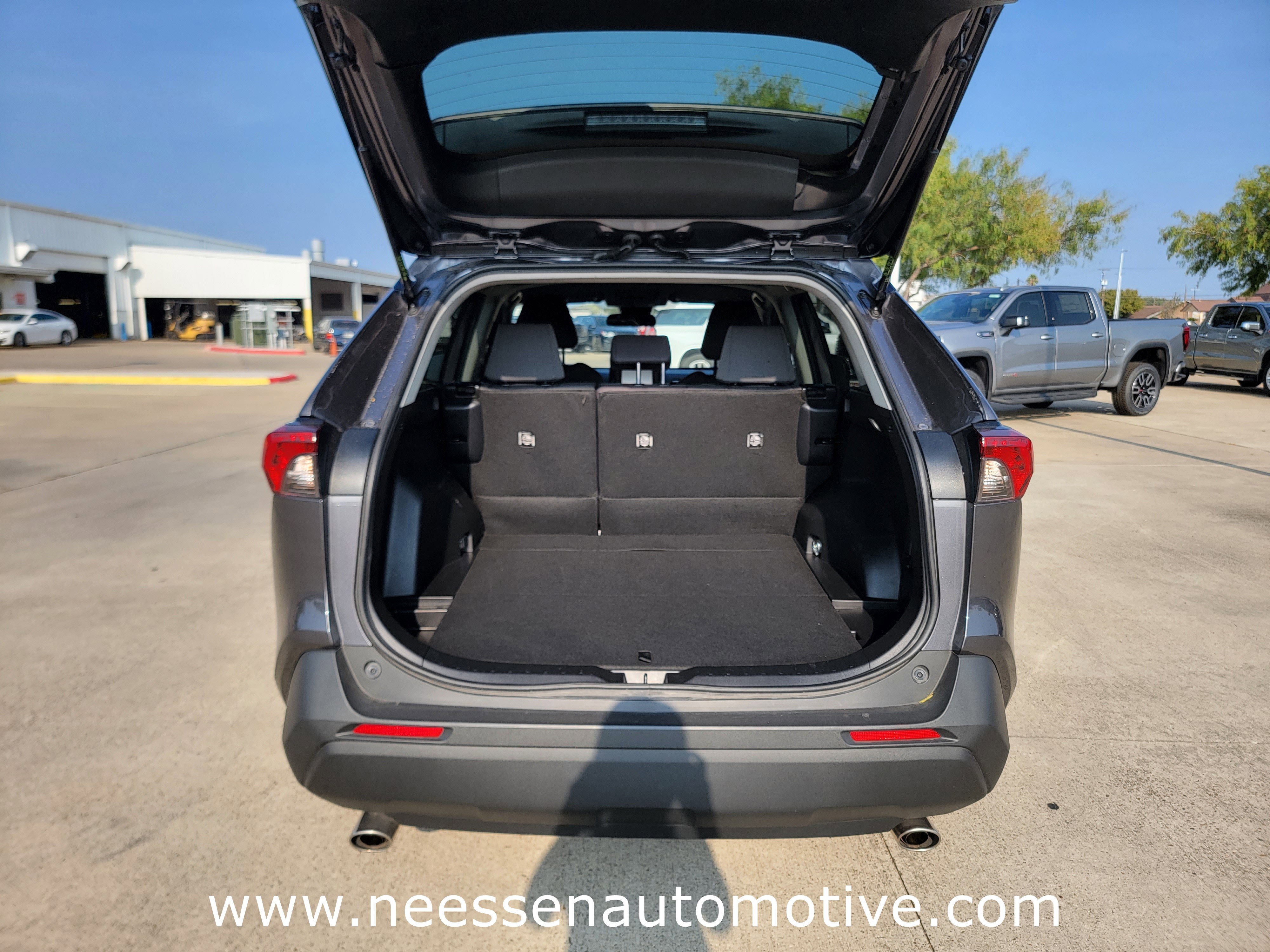 Used 2022 Toyota RAV4 XLE image 29