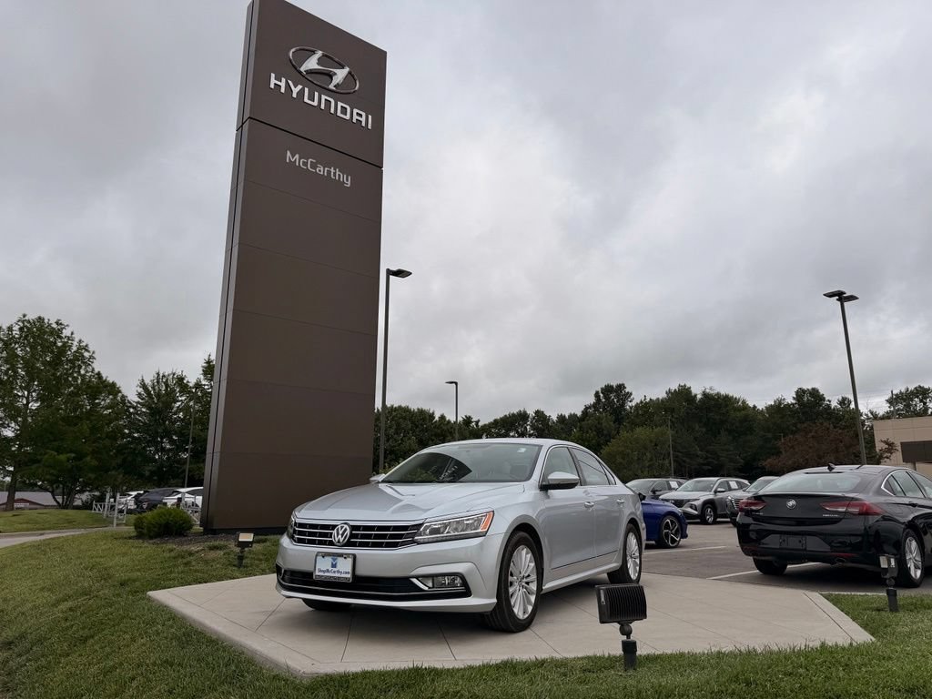 Used 2017 Volkswagen Passat 1.8T SE w/ SE Lighting Package FWD image 1