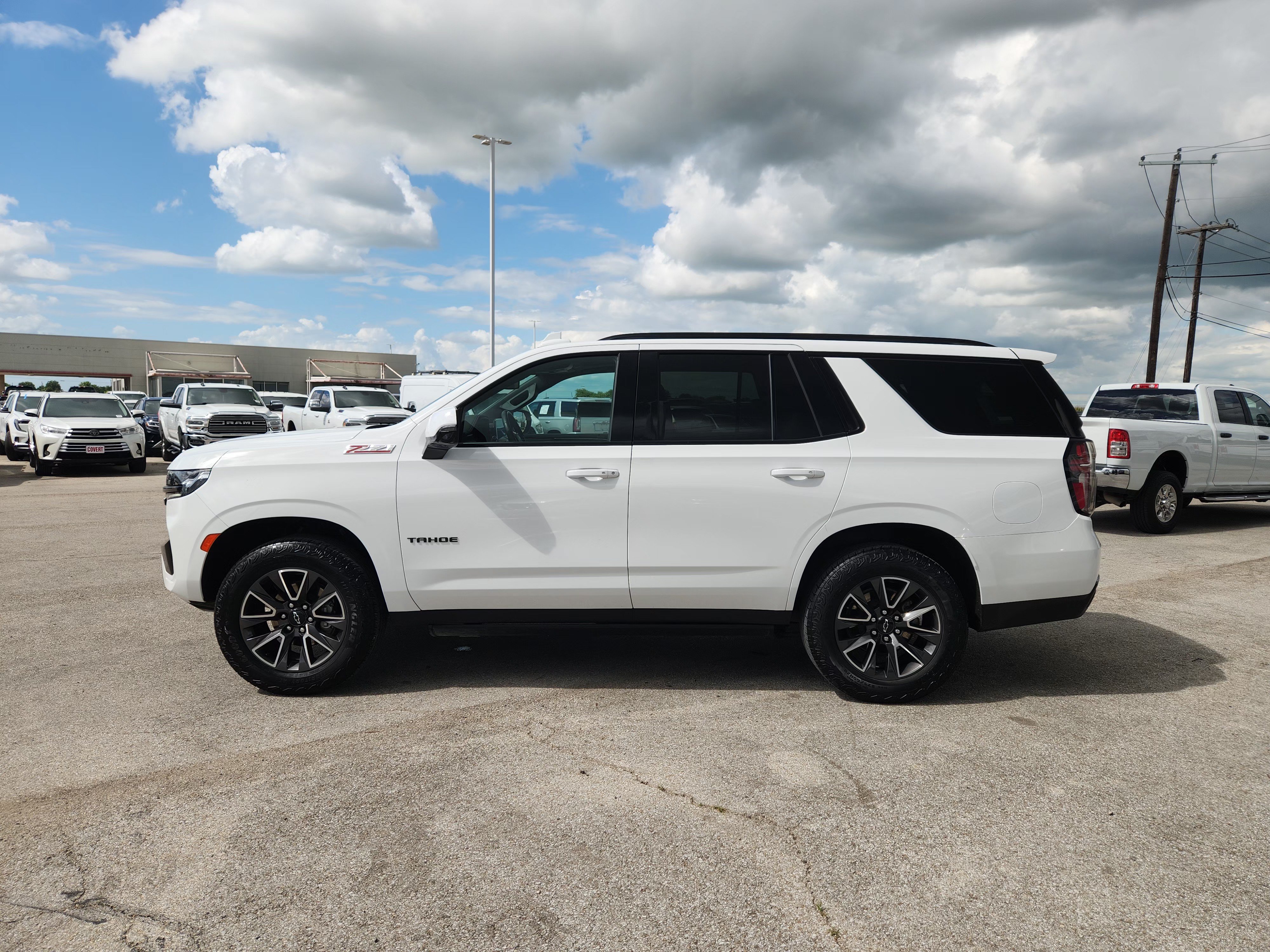 Used 2023 Chevrolet Tahoe Z71 w/ Luxury Package AWD/4WD image 4
