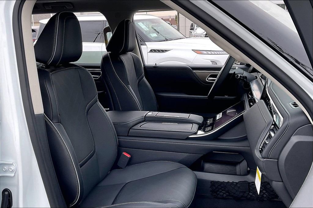 New 2026 INFINITI QX80 Luxe w/ Cargo Package RWD image 11
