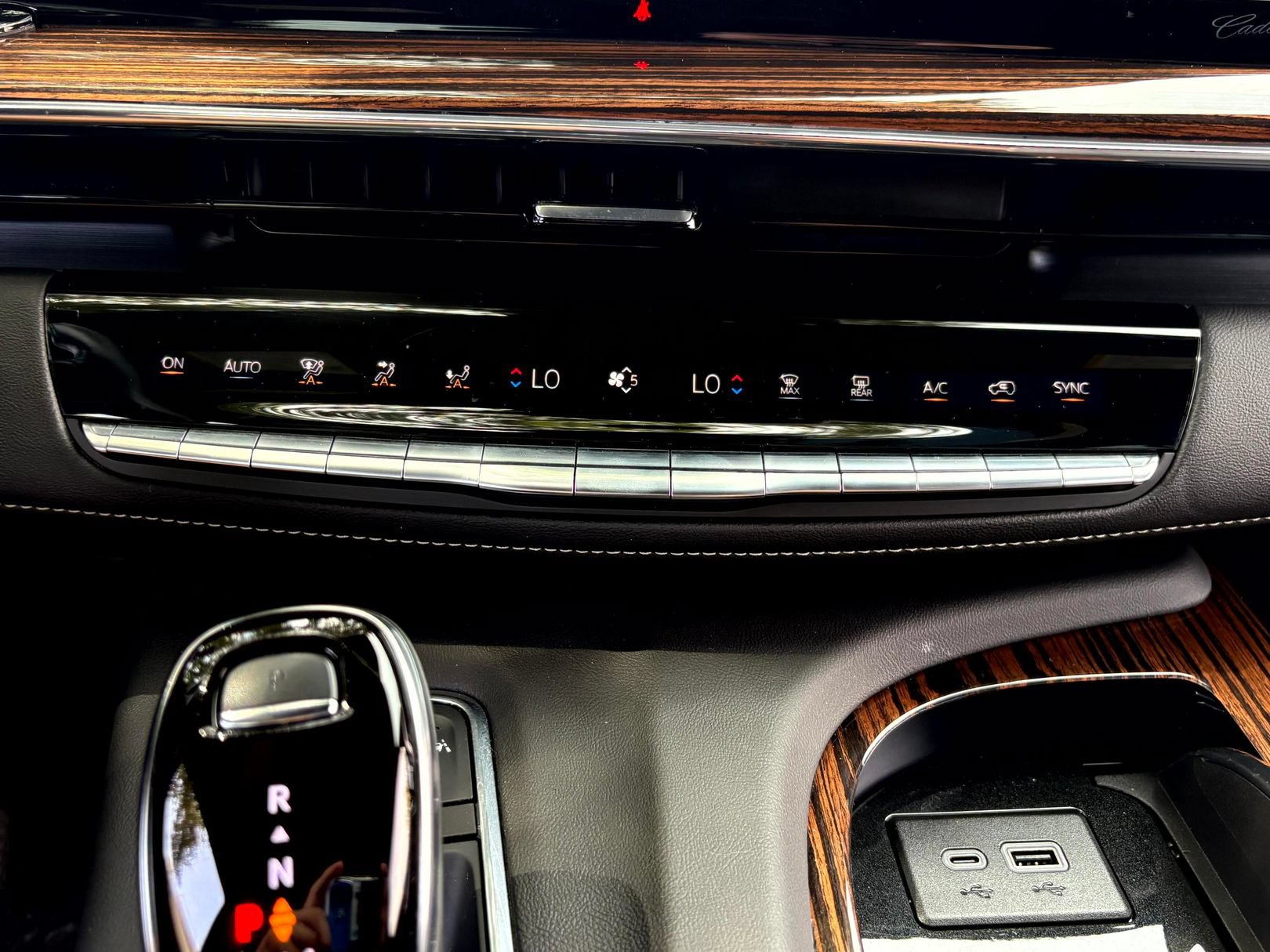 Certified 2023 Cadillac Escalade ESV Premium Luxury AWD/4WD image 27