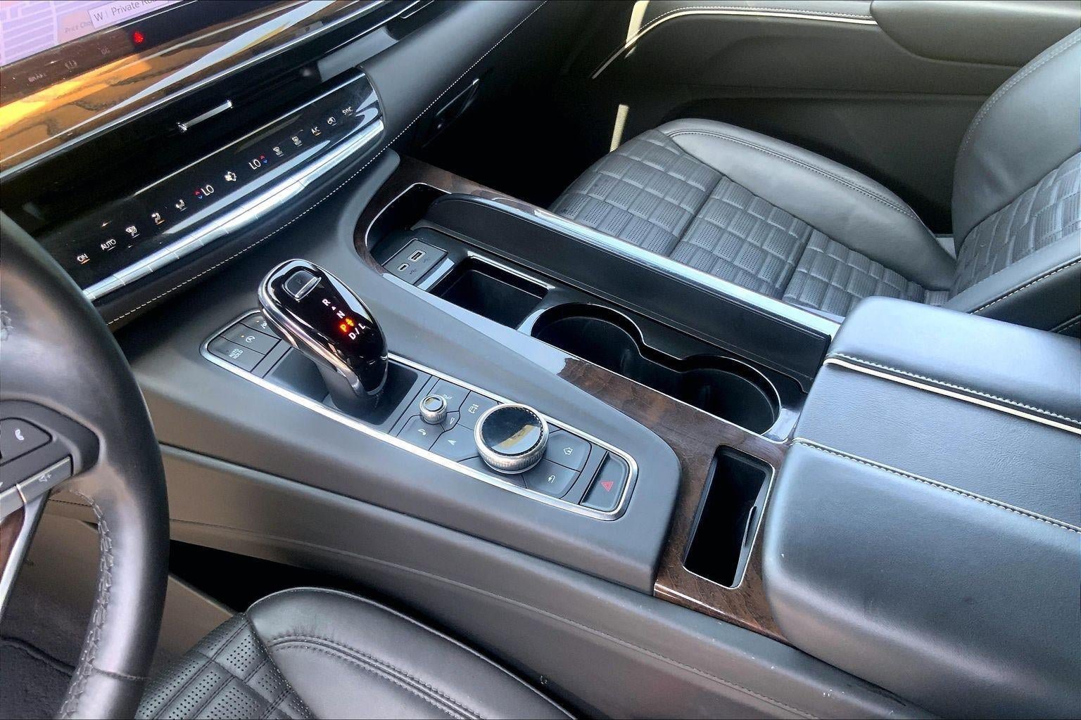 Certified 2022 Cadillac Escalade Sport Platinum w/ Heavy-Duty Trailer Package AWD/4WD image 18