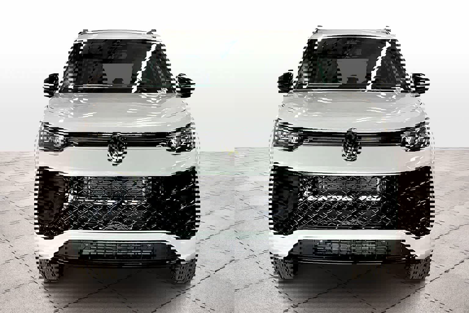 New 2026 Volkswagen Tiguan SE R-Line image 5