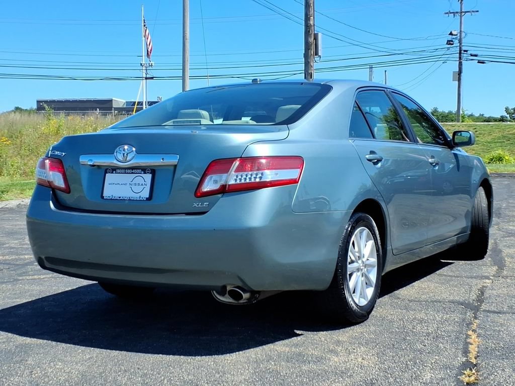 Used 2011 Toyota Camry XLE w/ SE/XLE Extra-Value Pkg FWD image 3