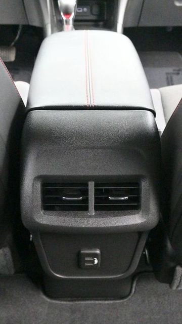 Used 2023 Chevrolet Equinox RS image 24