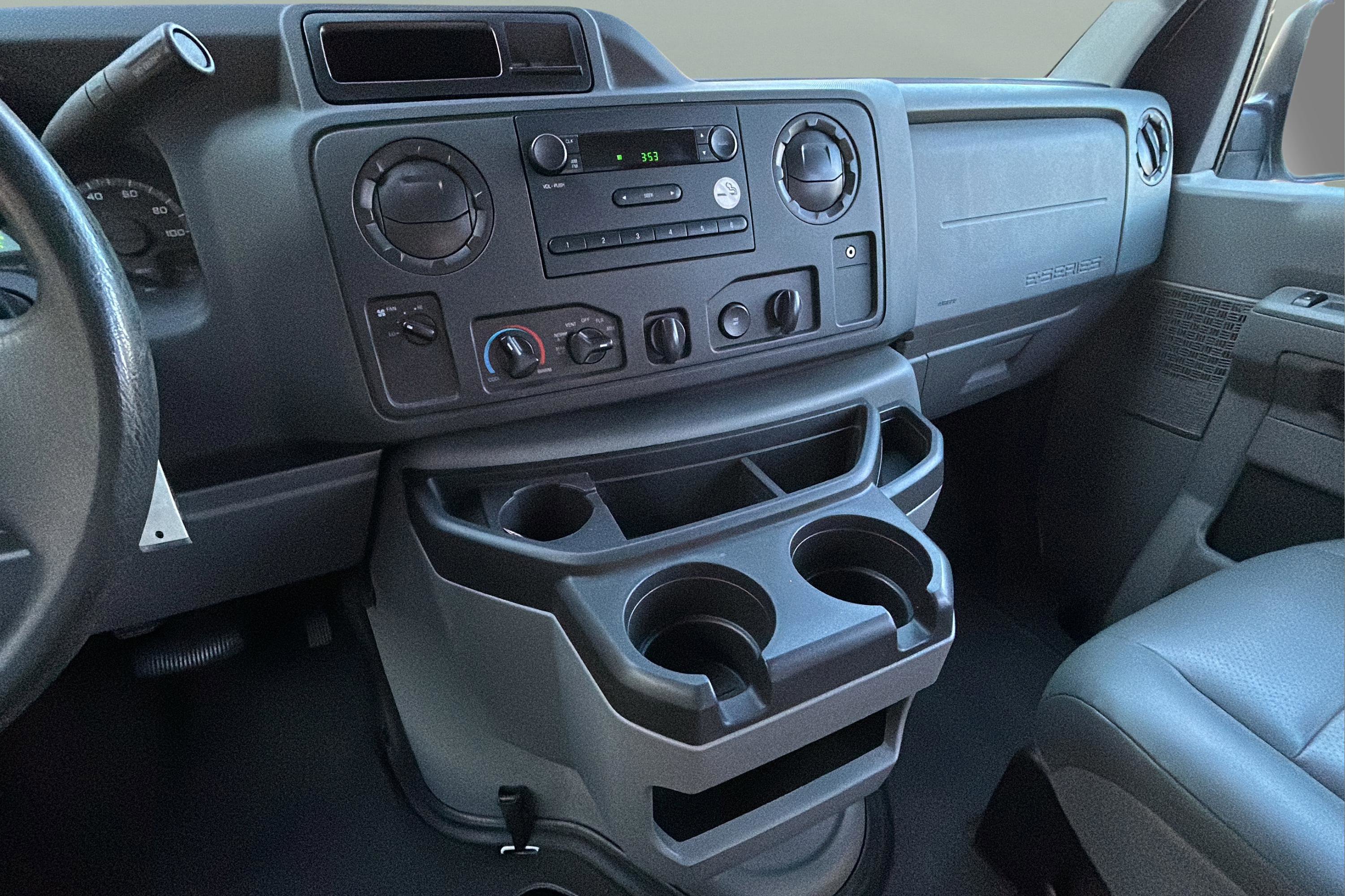 Used 2014 Ford E-250 and Econoline 250 w/ Power Group image 29