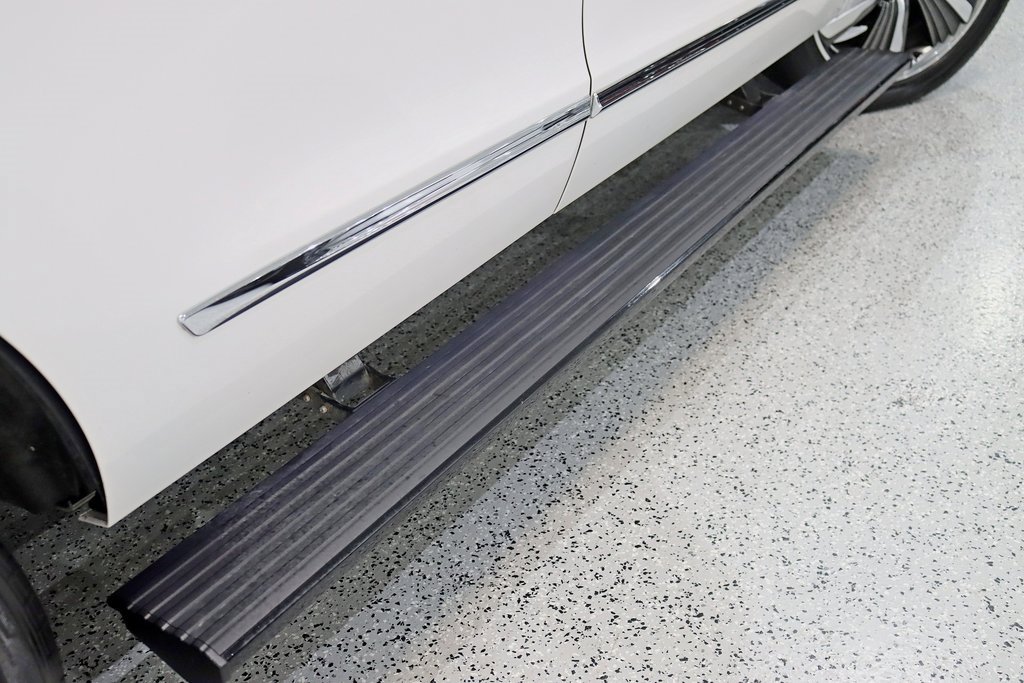 Used 2019 Lincoln Navigator Reserve image 13