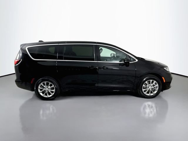 Used 2026 Chrysler Pacifica Select AWD/4WD image 8