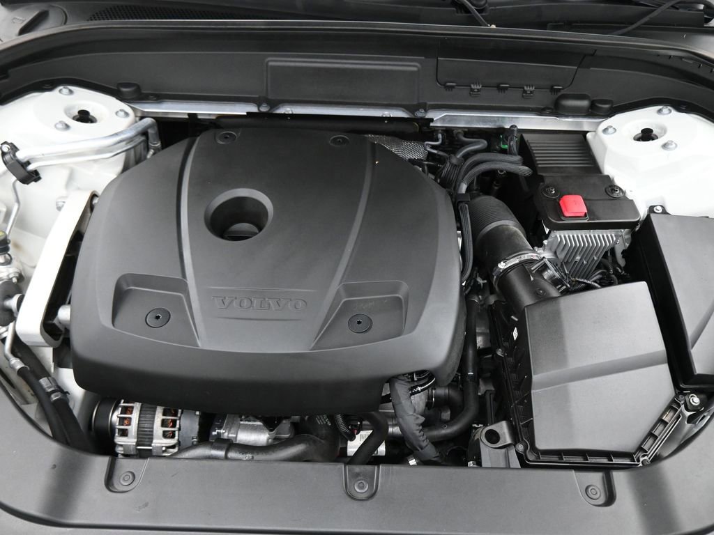 Used 2020 Volvo XC60 T5 Momentum image 17