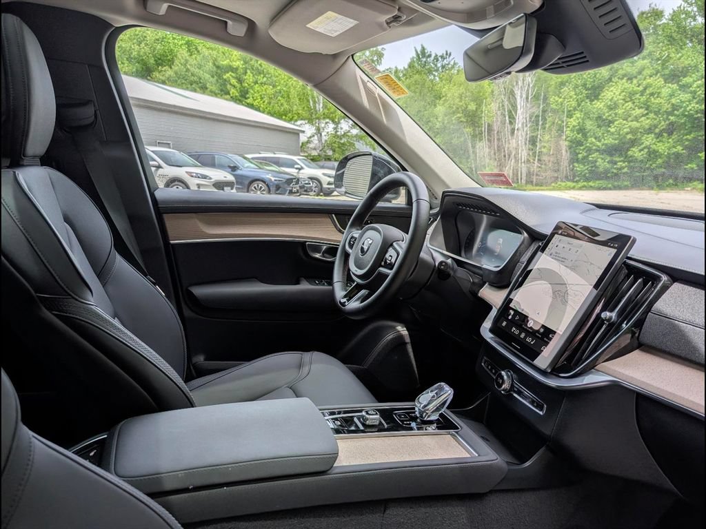 Certified 2025 Volvo XC90 B6 Core AWD/4WD image 22