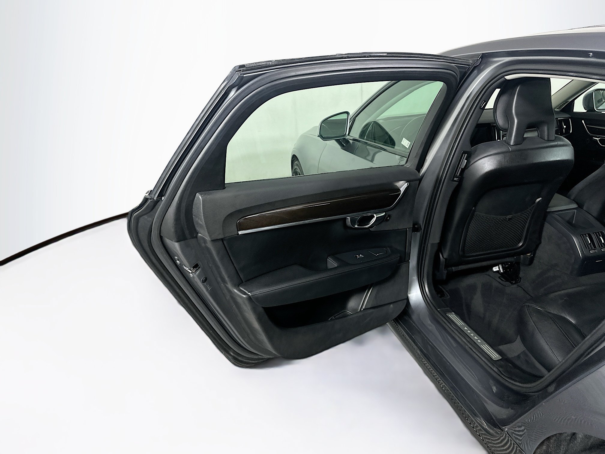 Used 2019 Volvo S90 T5 Momentum FWD image 25