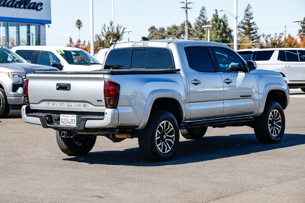 Used 2022 Toyota Tacoma TRD Sport w/ TRD Premium Sport Package AWD/4WD image 4