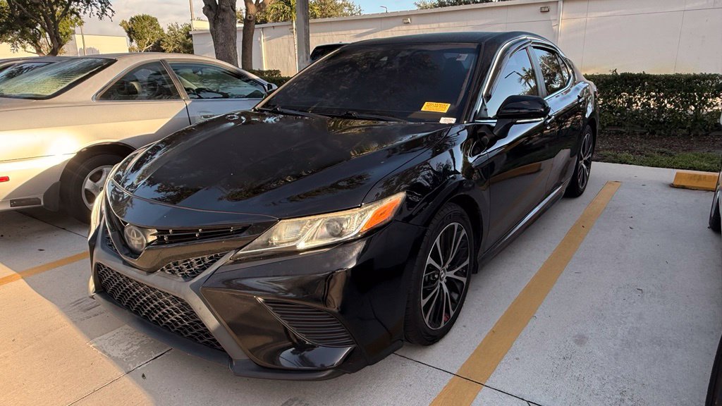 Used 2019 Toyota Camry SE w/ Convenience Package FWD image 2
