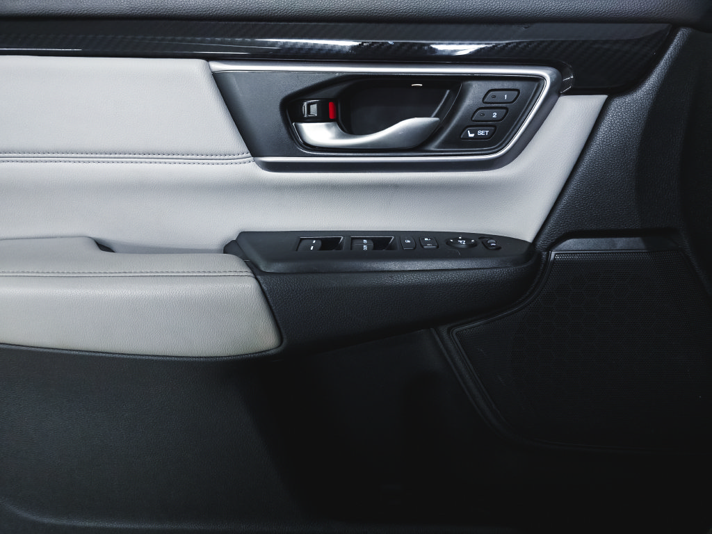 Used 2020 Honda CR-V Touring image 16