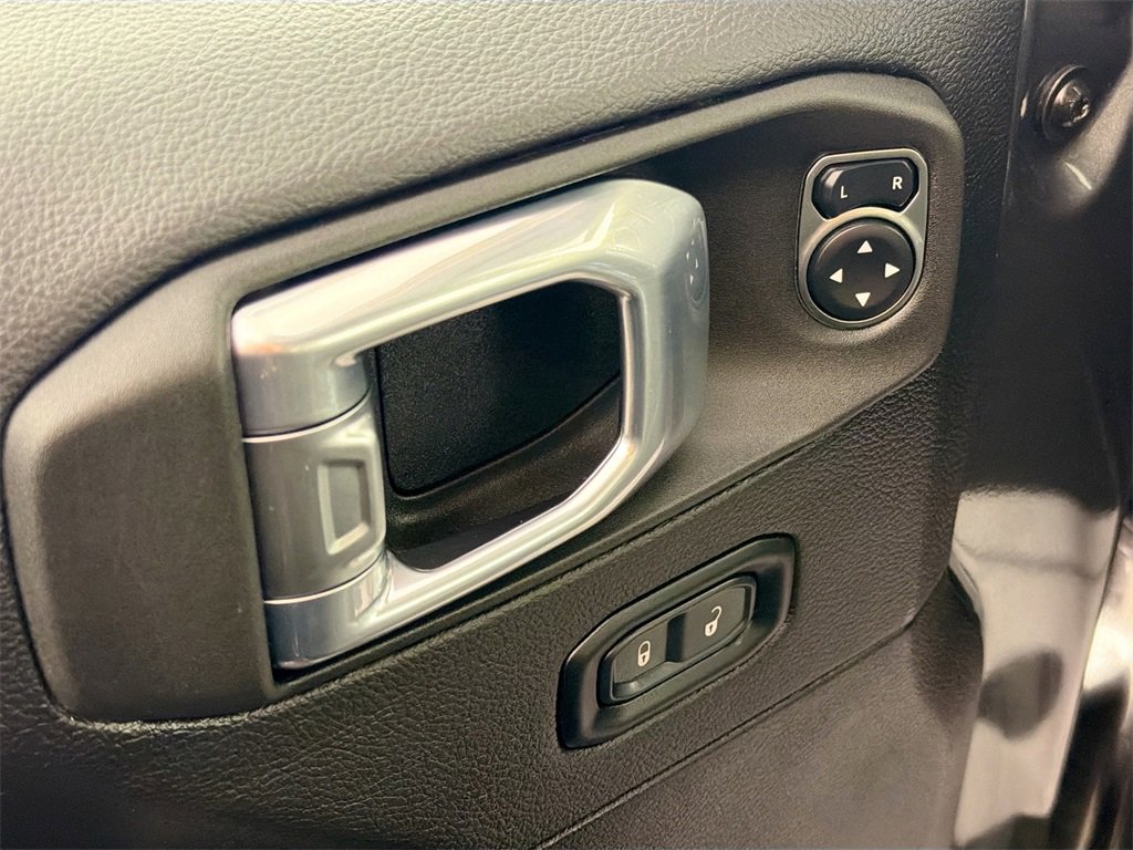 Used 2022 Jeep Wrangler Unlimited Sahara w/ Cold Weather Group image 18