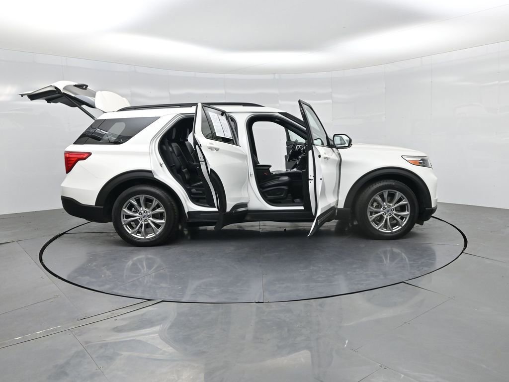 Used 2020 Ford Explorer XLT w/ Equipment Group 202A RWD image 3