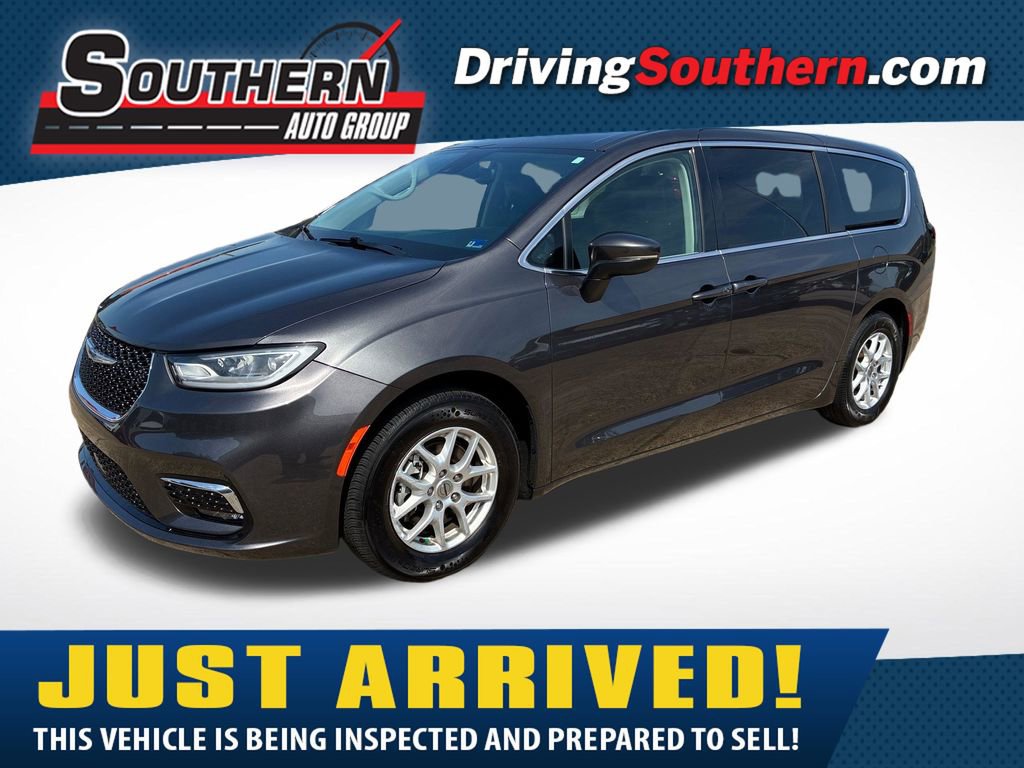 Used 2023 Chrysler Pacifica Touring-L FWD image 1