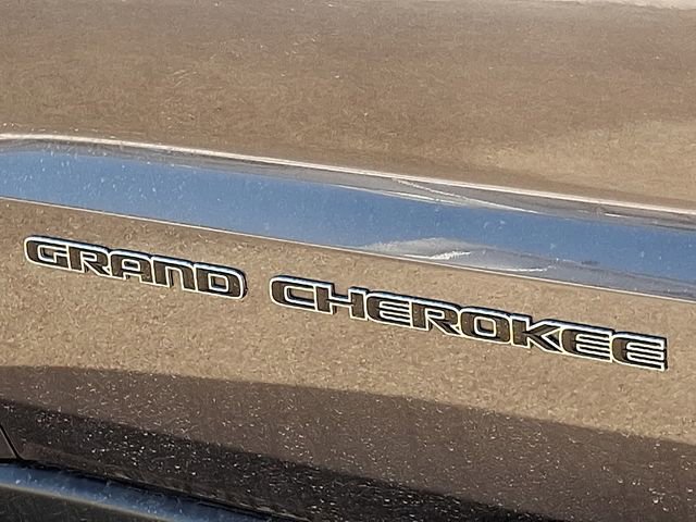 Used 2021 Jeep Grand Cherokee Laredo image 31