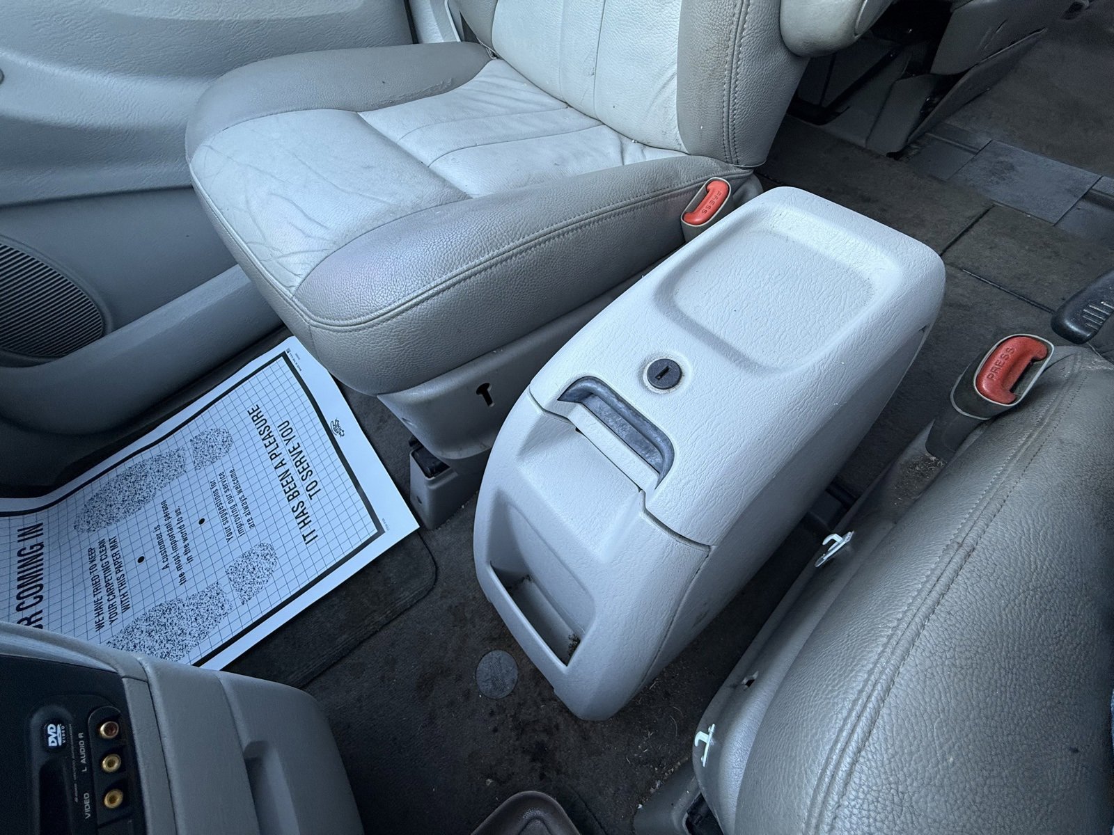 Used 2005 Chrysler Town & Country Touring image 14