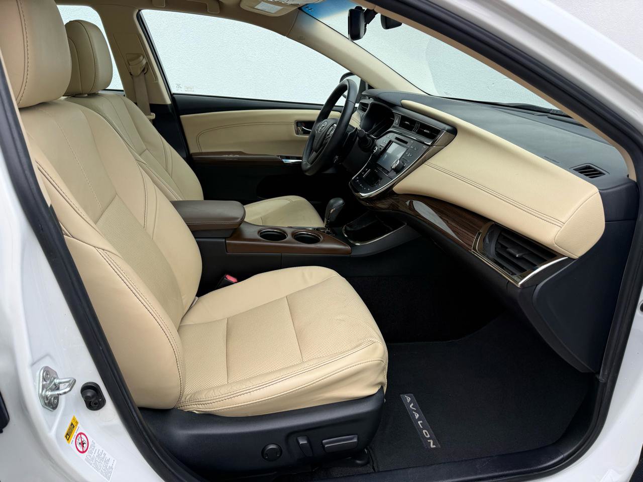 Used 2015 Toyota Avalon Limited w/ Technology Package image 29