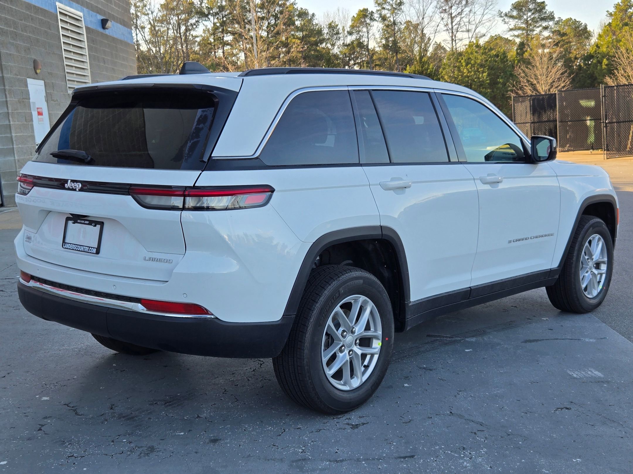 New 2025 Jeep Grand Cherokee Laredo image 7