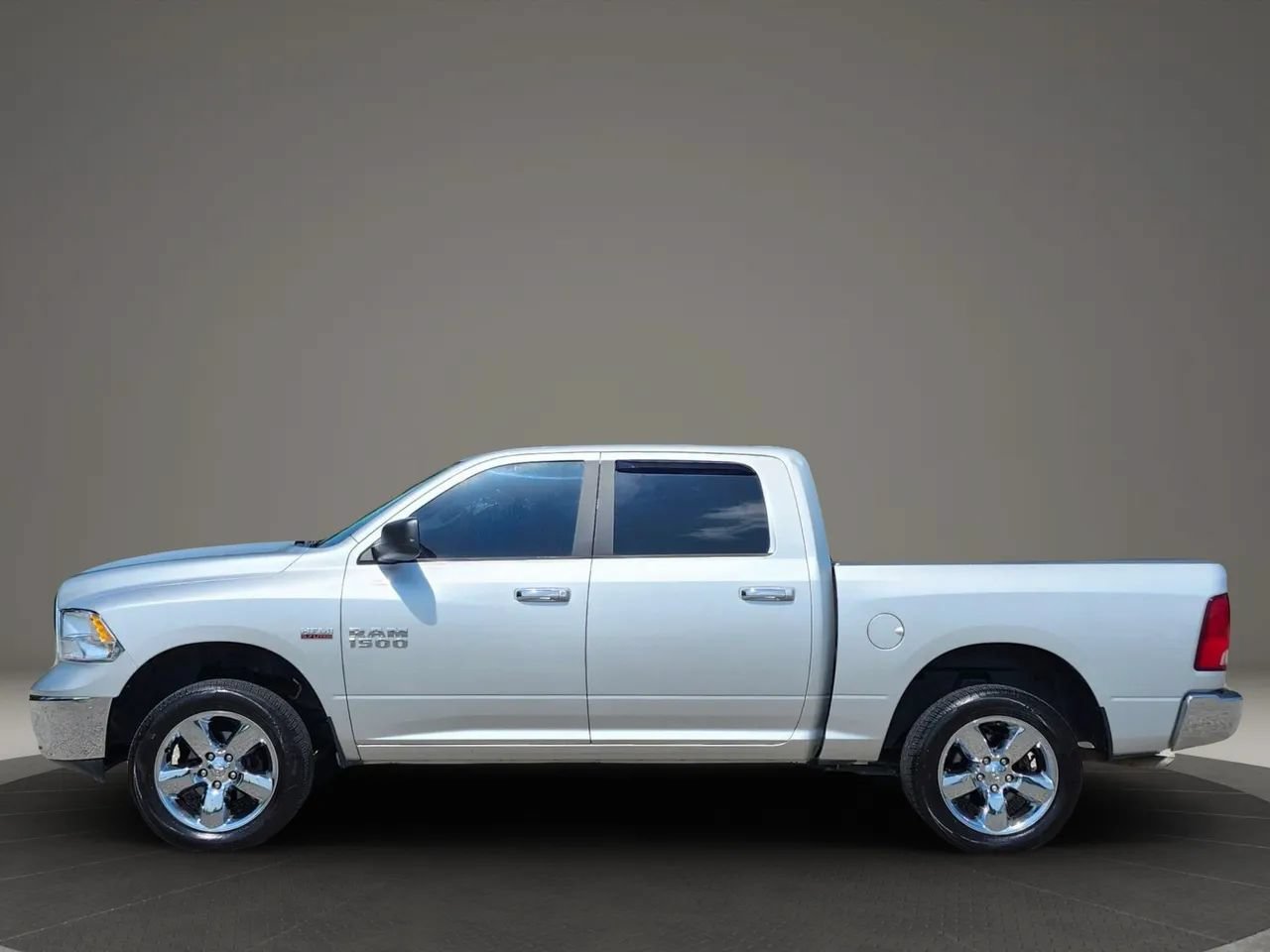 Used 2018 RAM 1500 Classic SLT AWD/4WD image 5