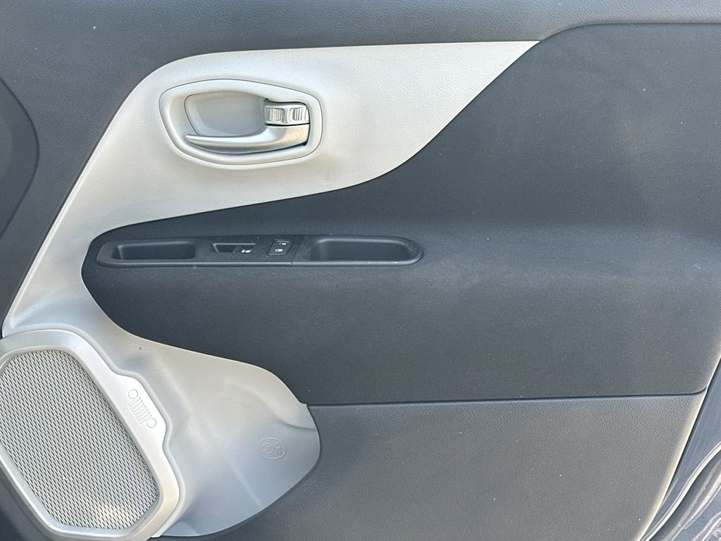 Used 2021 Jeep Renegade Latitude w/ Convenience Group image 15