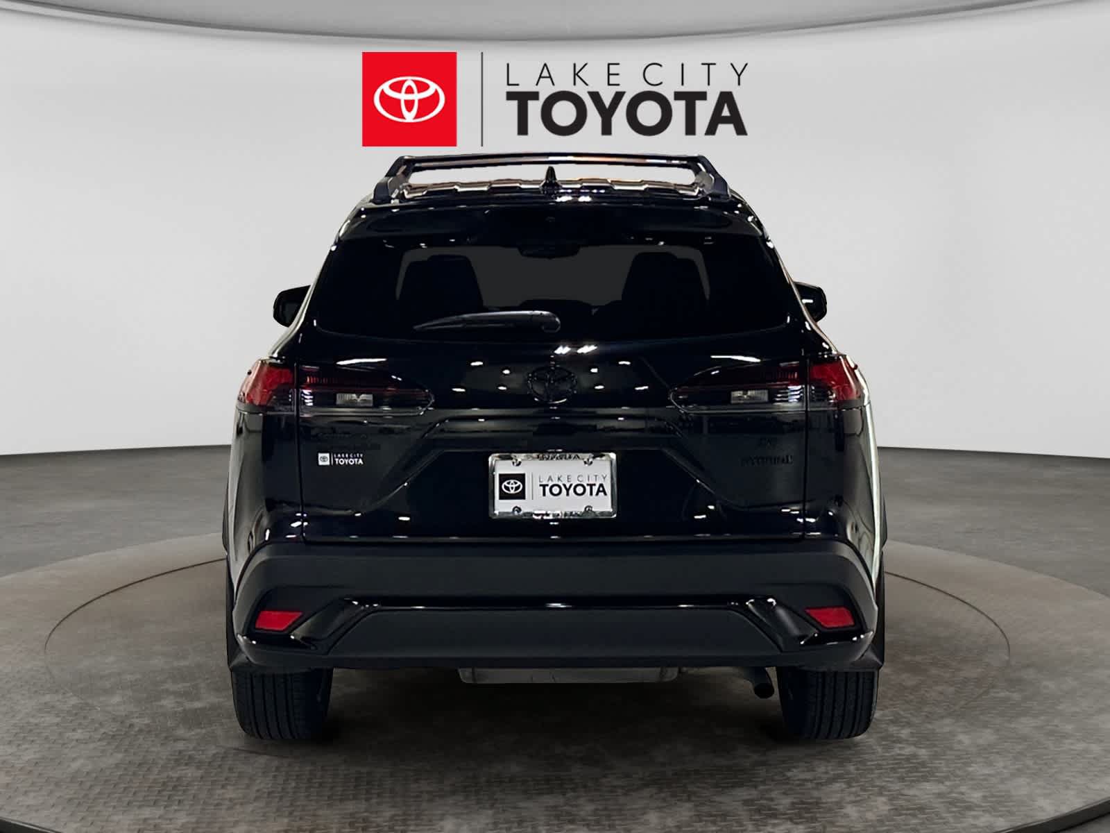 Used 2024 Toyota Corolla Cross AWD Hybrid w/ Moonroof Package image 7