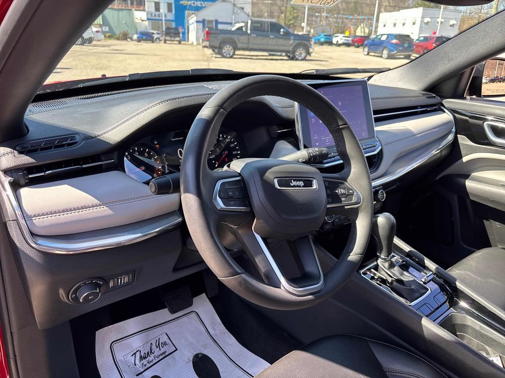 Used 2024 Jeep Compass Limited image 14