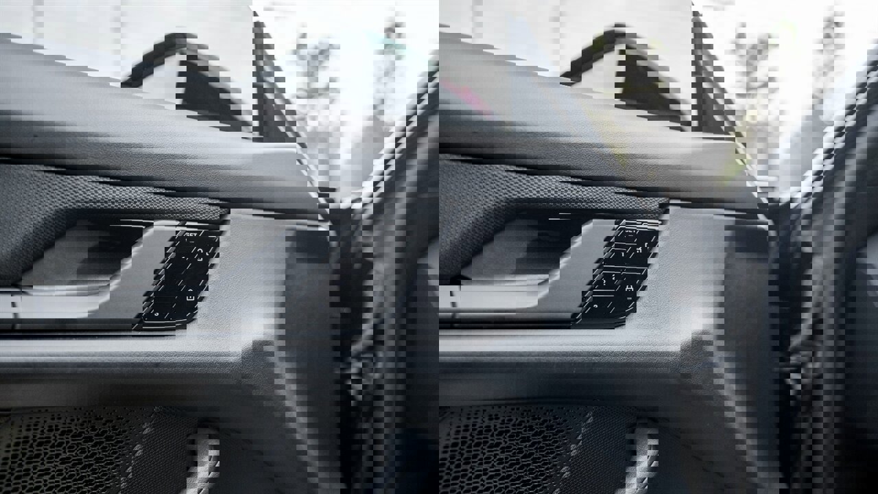 Used 2021 Porsche Taycan 4S image 14