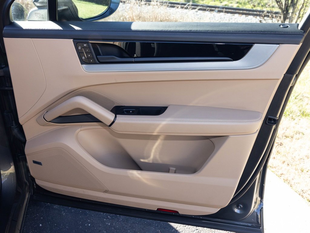 Used 2024 Porsche Cayenne Coupe image 61