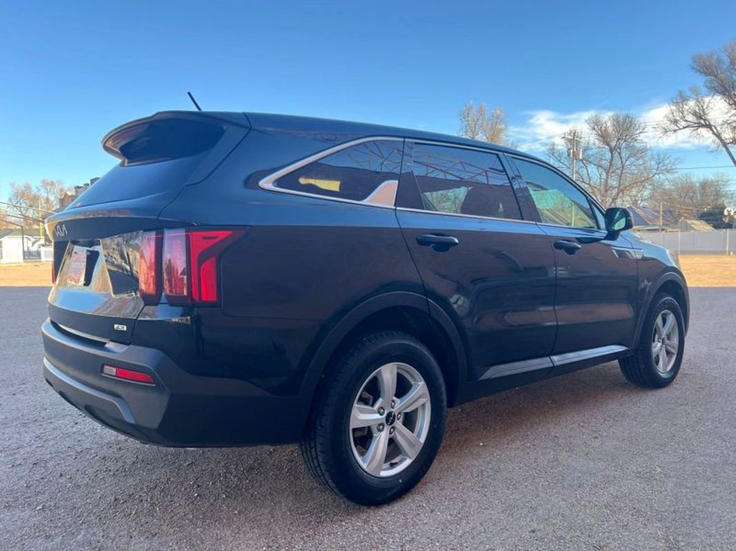 Used 2023 Kia Sorento LX image 7