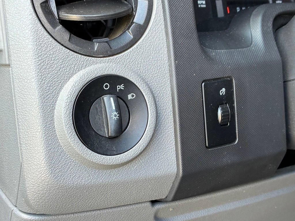 Used 2014 Ford E-350 and Econoline 350 XLT RWD image 19