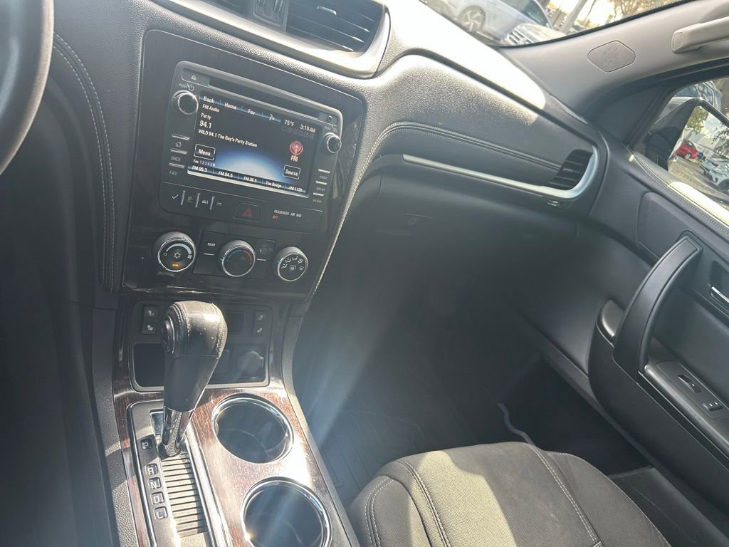 Used 2017 Chevrolet Traverse LT w/ Style and Technology Package image 46
