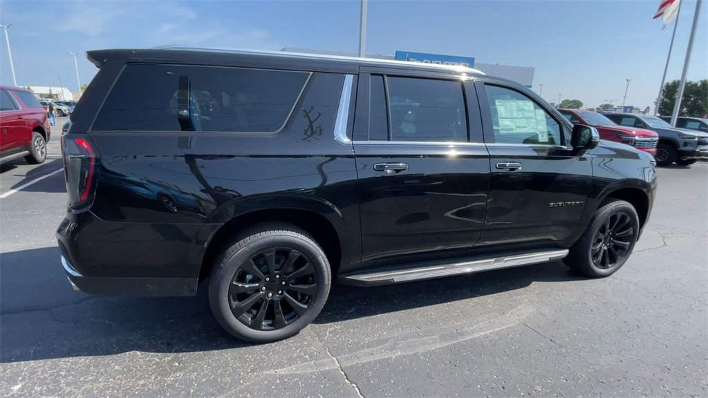 New 2025 Chevrolet Suburban Premier image 2
