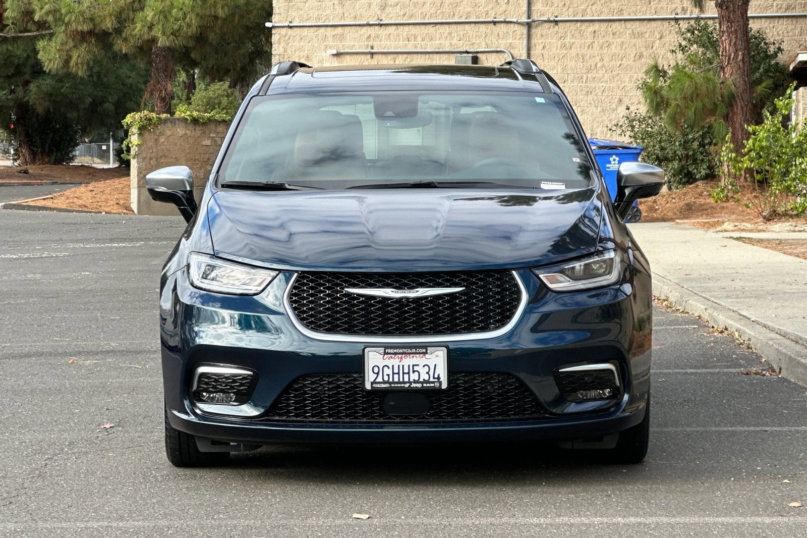 Used 2023 Chrysler Pacifica Pinnacle FWD image 8