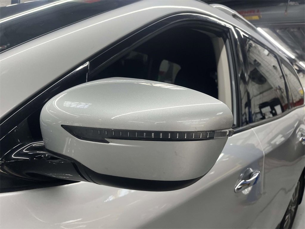 Used 2019 Nissan Pathfinder S image 12