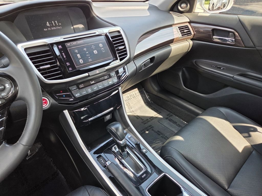 Used 2017 Honda Accord Touring image 33